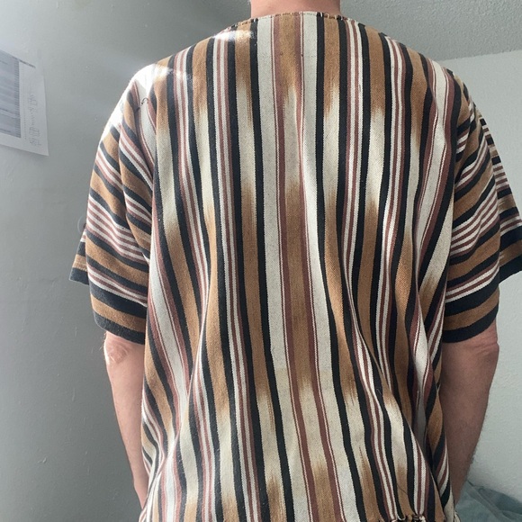 Mint condition cotton pull over, two pockets and fringe on the bottom. Large - Picture 3 of 4